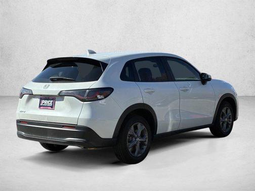 Platinum White Pearl 2026 Honda HR-V LX