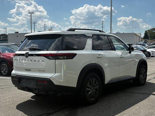 2022 Nissan Pathfinder SV 4WD