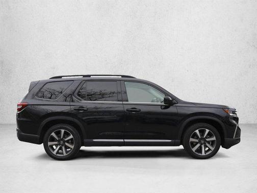 Crystal Black Pearl 2025 Honda Pilot Elite