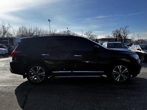 2017 Nissan Pathfinder Platinum