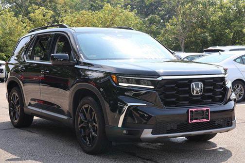 Crystal Black Pearl 2025 Honda Pilot Touring 8-Passenger