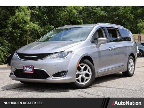 Billet Silver Metallic Clearcoat 2017 Chrysler Pacifica Touring-L
