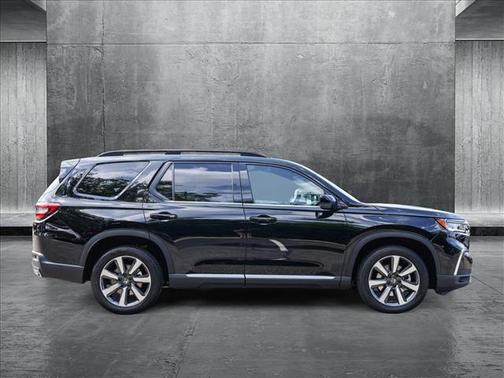 2025 Honda Pilot Touring 8-Passenger