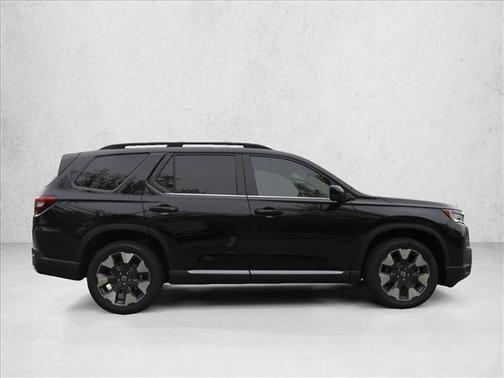 Crystal Black Pearl 2026 Honda Pilot Touring 8-Passenger