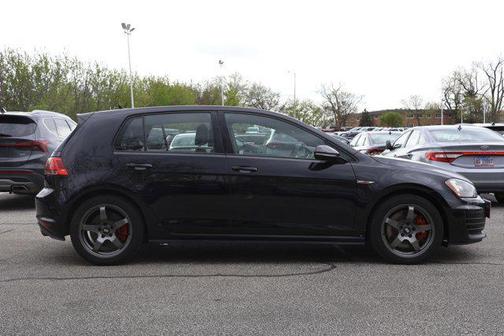 Deep Black Pearl 2017 Volkswagen Golf GTI 2.0T SE 4-Door