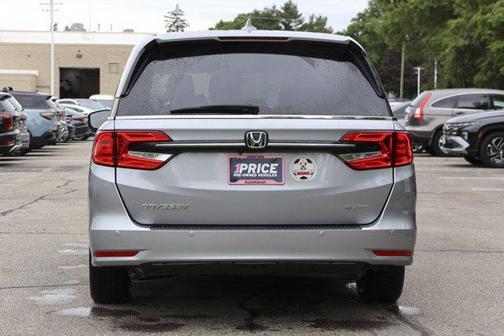 Lunar Silver Metallic 2023 Honda Odyssey Elite