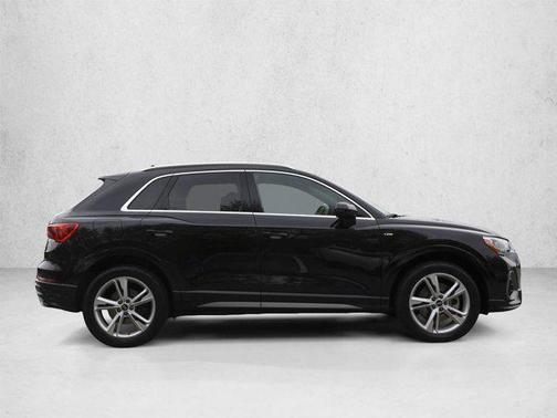 Mythos Black Metallic 2021 Audi Q3 45 S line Premium