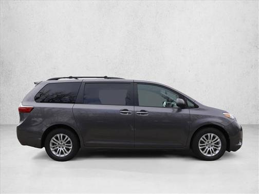 2016 Toyota Sienna XLE