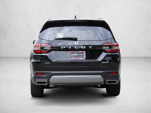 Crystal Black Pearl 2026 Honda Pilot Touring 8-Passenger
