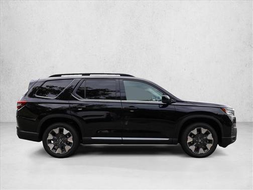 Crystal Black Pearl 2026 Honda Pilot Touring 8-Passenger
