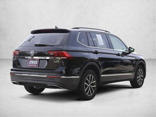 Deep Black Pearl Metallic 2018 Volkswagen Tiguan 2.0T SE 4MOTION