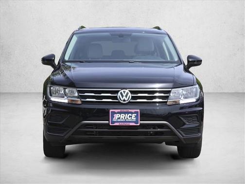 Deep Black Pearl Metallic 2018 Volkswagen Tiguan 2.0T SE 4MOTION