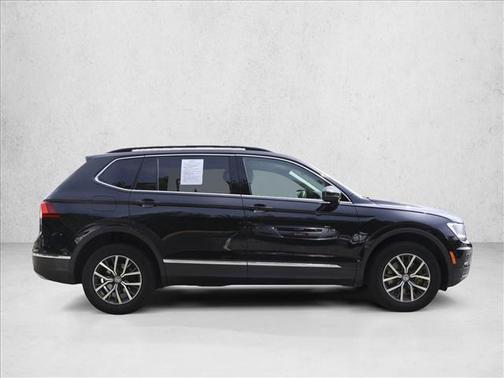 Deep Black Pearl Metallic 2018 Volkswagen Tiguan 2.0T SE 4MOTION