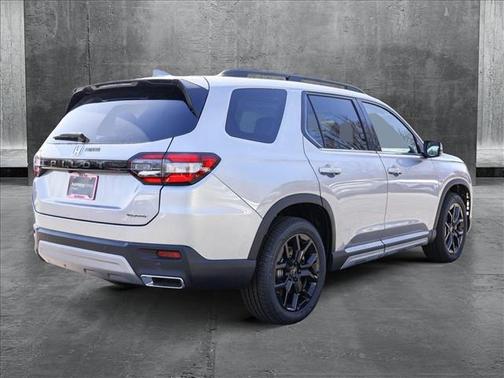 2025 Honda Pilot Touring 8-Passenger