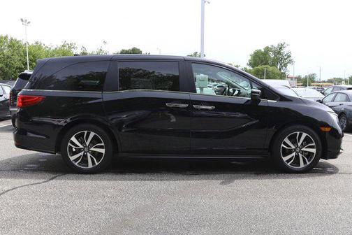 Crystal Black Pearl 2023 Honda Odyssey Touring