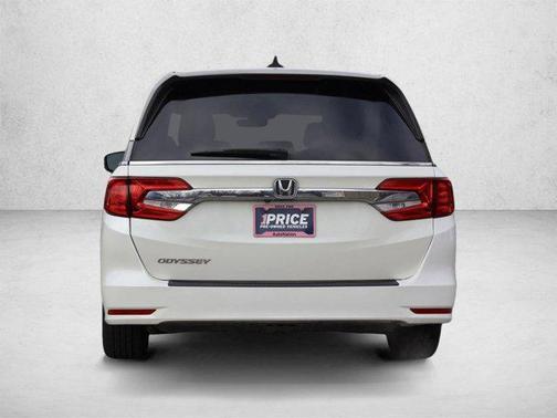 White Diamond Pearl 2018 Honda Odyssey EX-L