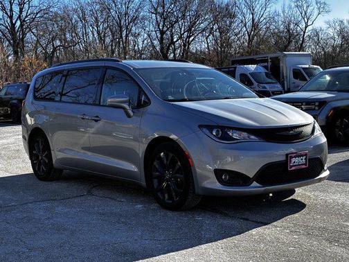 2018 Chrysler Pacifica Touring-L