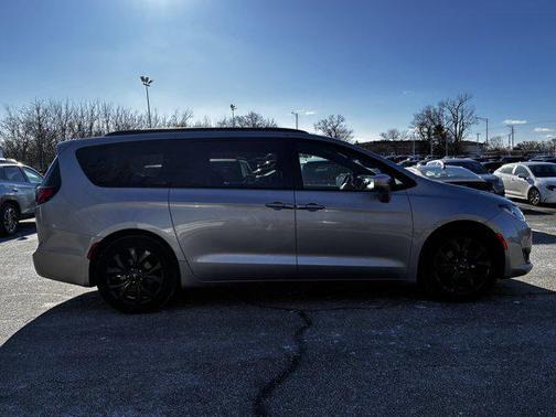 2018 Chrysler Pacifica Touring-L