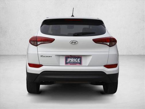 Dazzling White 2017 Hyundai TUCSON SE