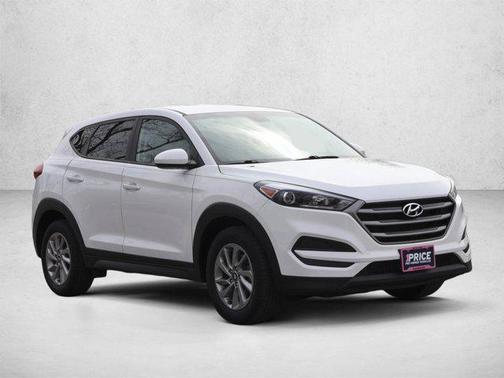 Dazzling White 2017 Hyundai TUCSON SE