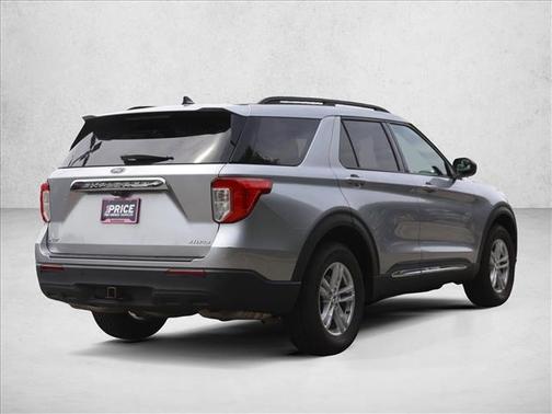 Iconic Silver Metallic 2022 Ford Explorer XLT
