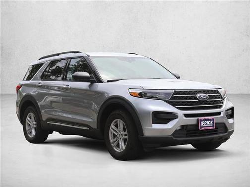 Iconic Silver Metallic 2022 Ford Explorer XLT