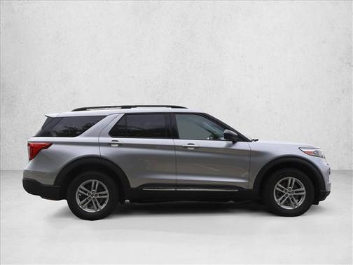 Iconic Silver Metallic 2022 Ford Explorer XLT