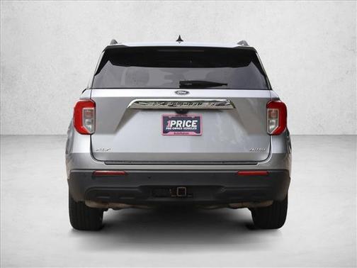 Iconic Silver Metallic 2022 Ford Explorer XLT