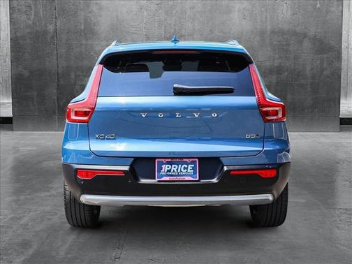 2024 Volvo XC40 B5 Core Bright Theme