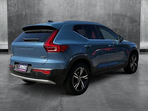 2024 Volvo XC40 B5 Core Bright Theme