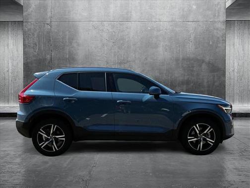 2024 Volvo XC40 B5 Core Bright Theme