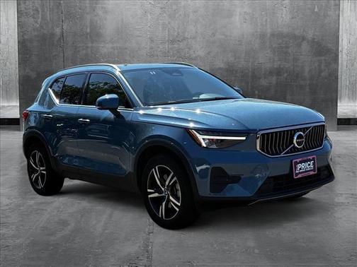 2024 Volvo XC40 B5 Core Bright Theme