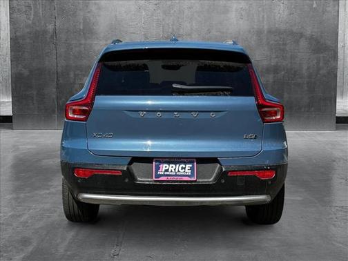 2024 Volvo XC40 B5 Core Bright Theme
