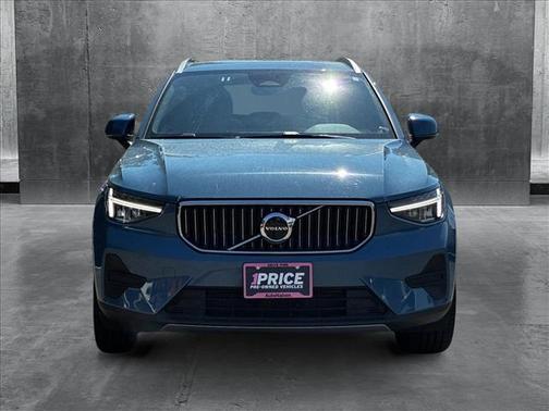 2024 Volvo XC40 B5 Core Bright Theme