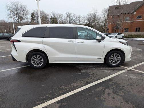 2021 Toyota Sienna XLE 7 Passenger