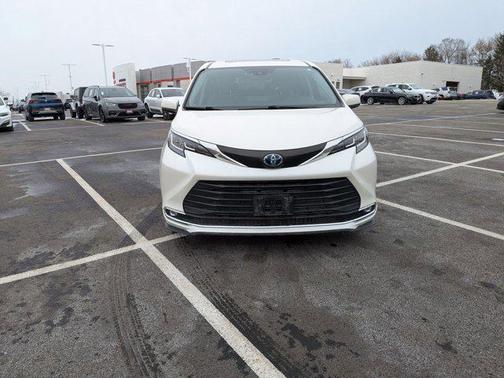 2021 Toyota Sienna XLE 7 Passenger