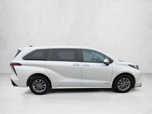 2021 Toyota Sienna XLE 7 Passenger