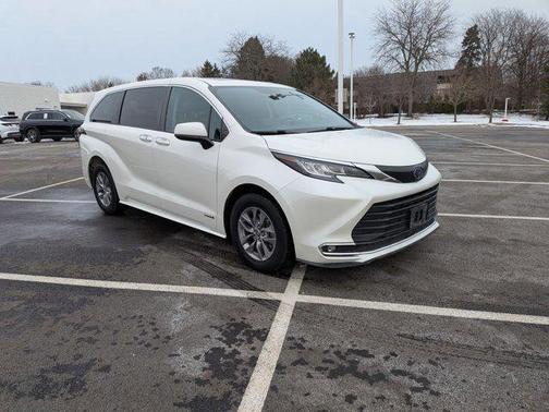 2021 Toyota Sienna XLE 7 Passenger