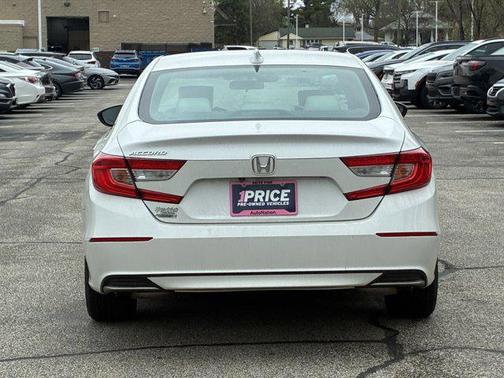 Platinum White Pearl 2018 Honda Accord LX