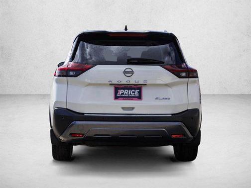 Pearl White Tricoat/Super Black 2023 Nissan Rogue SL