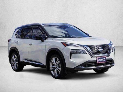 Pearl White Tricoat/Super Black 2023 Nissan Rogue SL