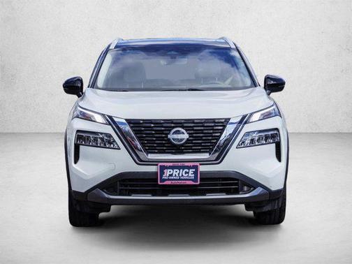 Pearl White Tricoat/Super Black 2023 Nissan Rogue SL