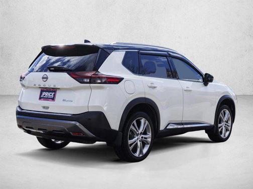Pearl White Tricoat/Super Black 2023 Nissan Rogue SL