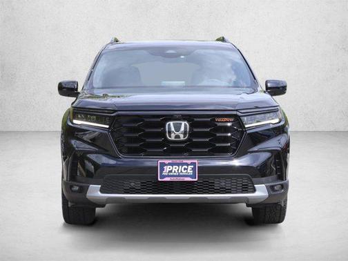 Crystal Black Pearl 2025 Honda Pilot TrailSport