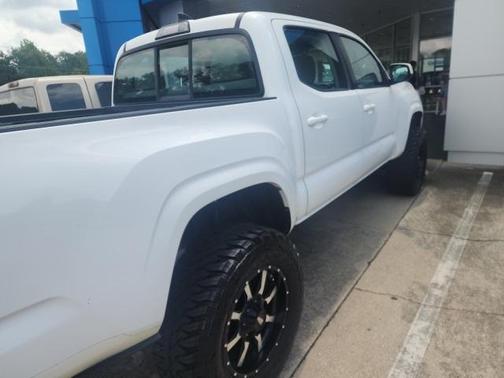 2017 Toyota Tacoma SR