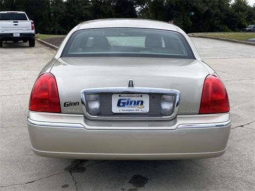 2010 Lincoln Town Car Signature Limited
