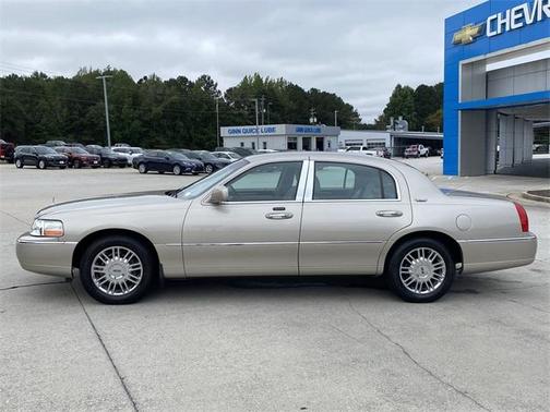 2010 Lincoln Town Car Signature Limited