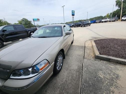2010 Lincoln Town Car Signature Limited