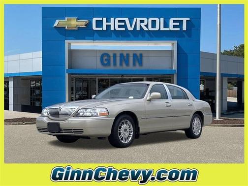2010 Lincoln Town Car Signature Limited
