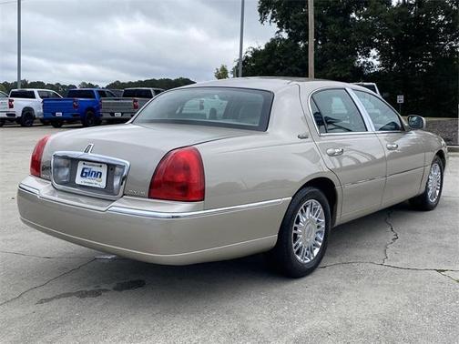 2010 Lincoln Town Car Signature Limited